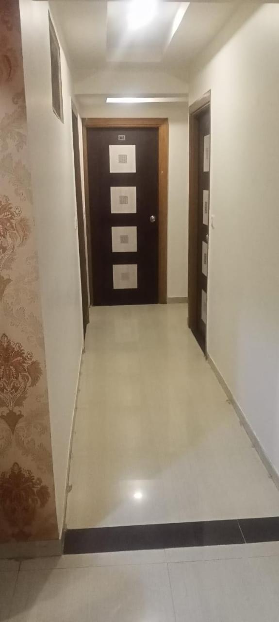 Hotel Anjali Palace 아흐메다바드 외부 사진