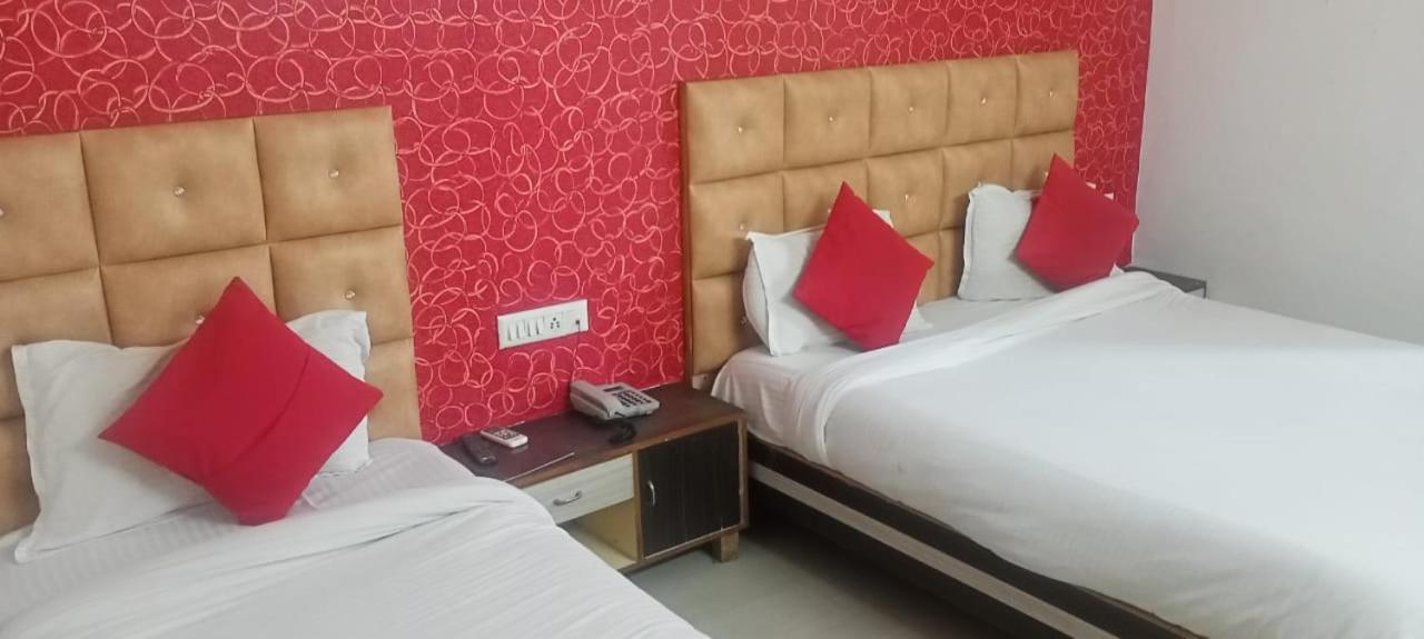 Hotel Anjali Palace 아흐메다바드 외부 사진